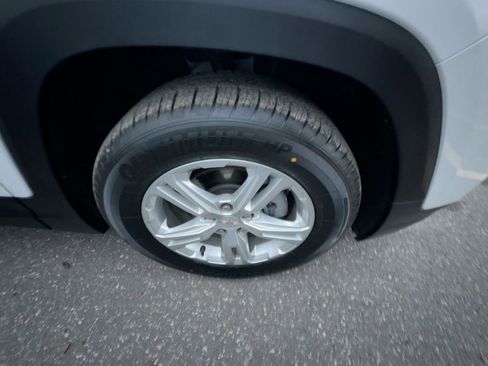 Used 2024 GMC Terrain SLE image 11