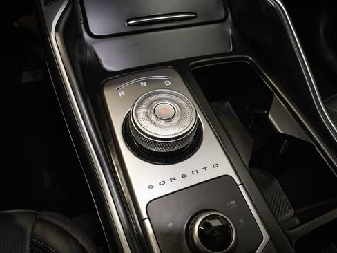 Certified 2025 Kia Sorento EX image 17