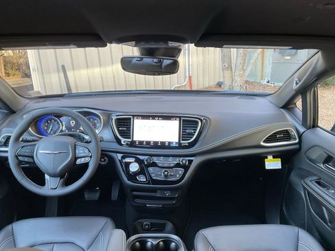 New 2026 Chrysler Pacifica Select w/ S Appearance Package image 18