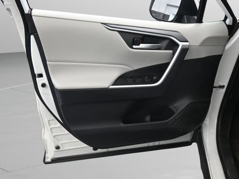 Used 2024 Toyota RAV4 XLE image 32