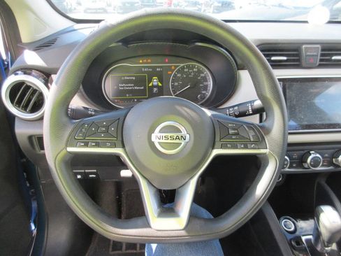 Used 2021 Nissan Versa SV FWD image 12