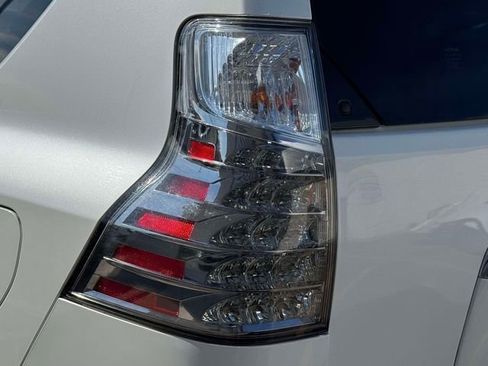 Certified 2022 Lexus GX 460 Premium w/ Premium Plus Package AWD/4WD image 15