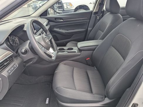 Used 2025 Nissan Altima 2.5 SV FWD image 23