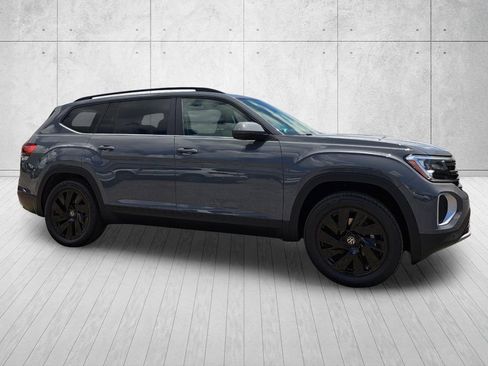 New 2026 Volkswagen Atlas SE FWD image 3
