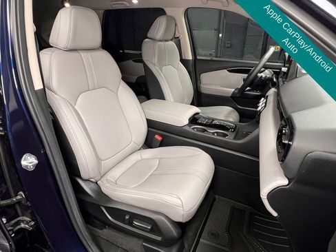 Used 2025 Honda Pilot Touring image 6