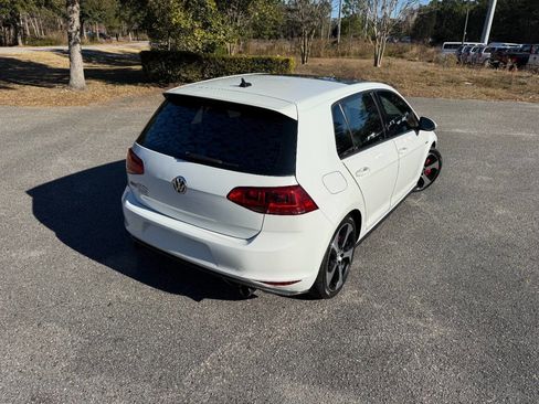 Used 2017 Volkswagen GTI SE image 6