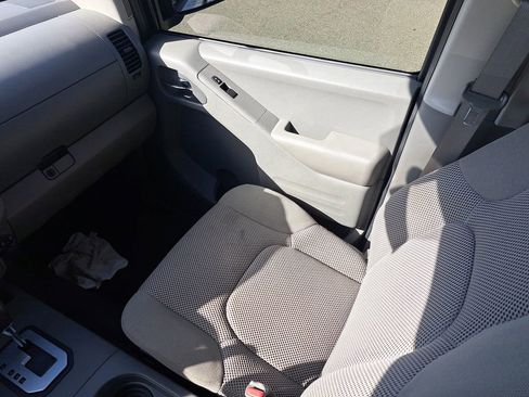 Used 2020 Nissan Frontier SV image 11