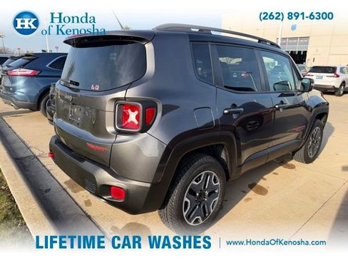 Used 2016 Jeep Renegade Trailhawk image 2
