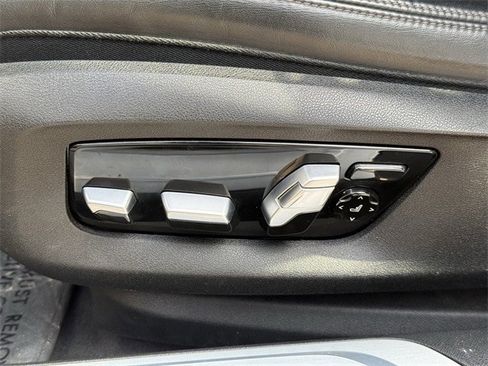Used 2022 BMW 750i xDrive w/ M Sport Package image 30