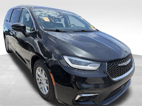 Used 2023 Chrysler Pacifica Touring-L FWD image 29