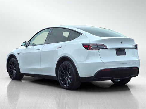 Used 2023 Tesla Model Y Long Range image 6