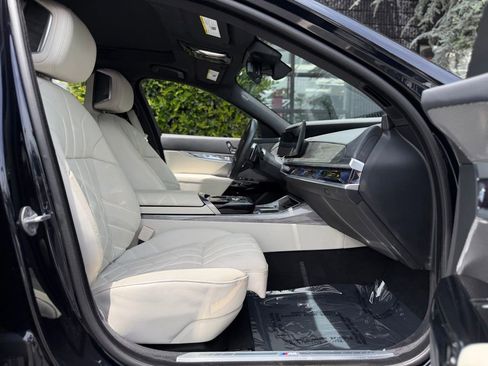 Used 2024 BMW 760i xDrive w/ Executive Package AWD/4WD image 35