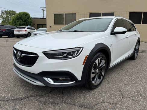 Used 2018 Buick Regal Preferred w/ Sights and Sounds Package AWD/4WD image 3