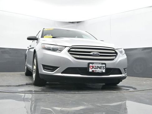 Used 2016 Ford Taurus SEL w/ Equipment Group 201A FWD image 21