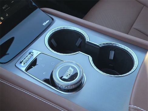 New 2026 Cadillac Vistiq Platinum image 13