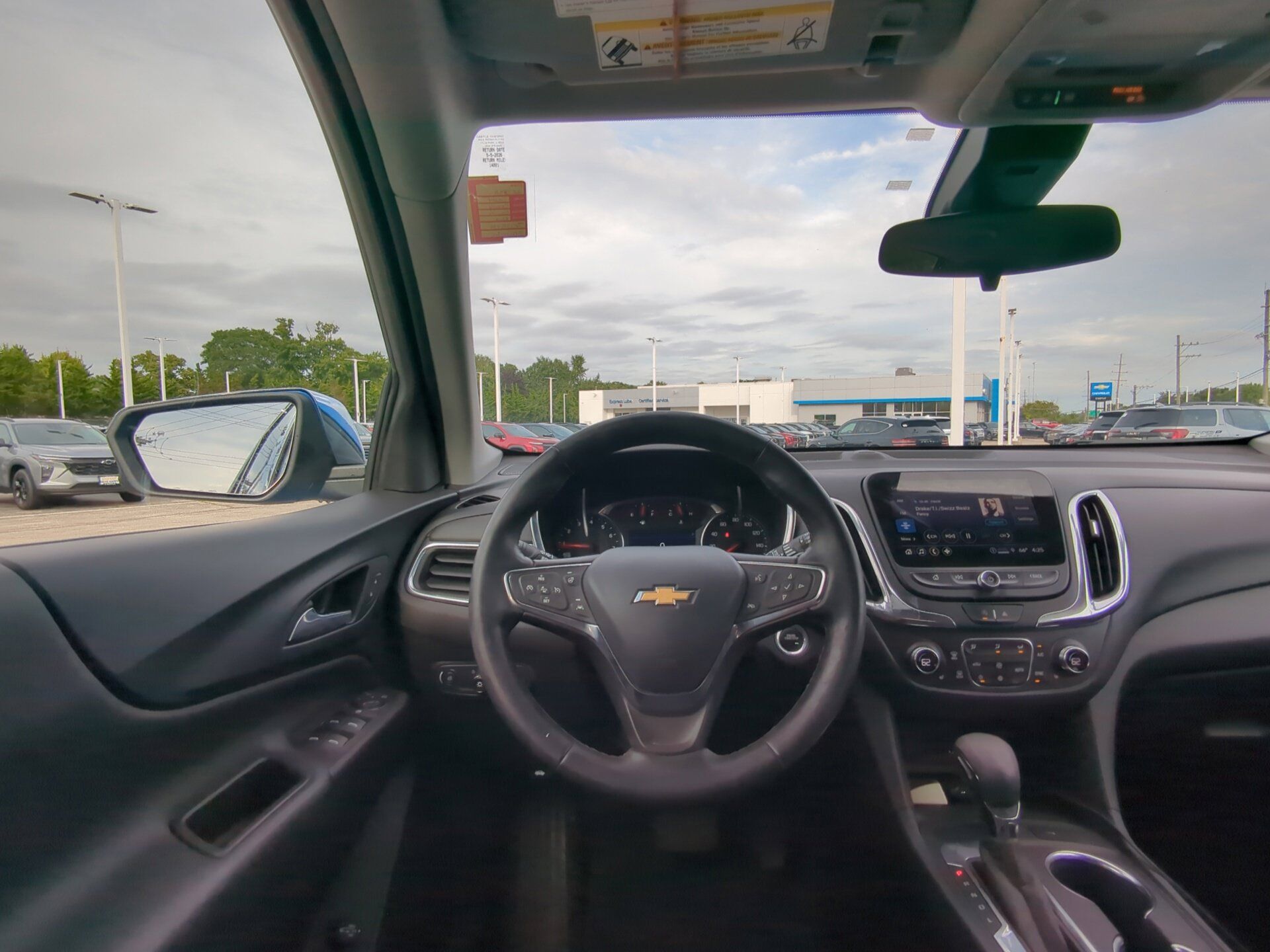 Used 2024 Chevrolet Equinox LT FWD image 15