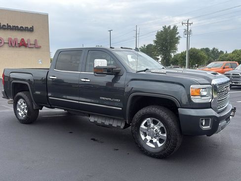 Used 2018 GMC Sierra 3500 Denali w/ Duramax Plus Package AWD/4WD image 7