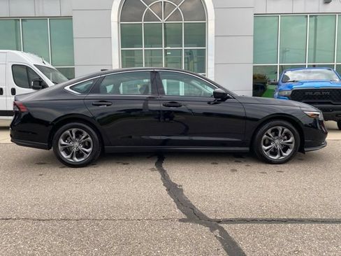 Used 2023 Honda Accord EX image 4