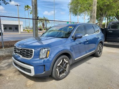 Used 2024 Kia Telluride S w/ S Sunroof Package