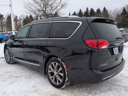 Used 2019 Chrysler Pacifica Limited w/ Tire & Wheel Group image 5