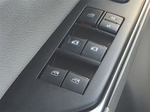 Used 2017 Toyota Camry SE image 21