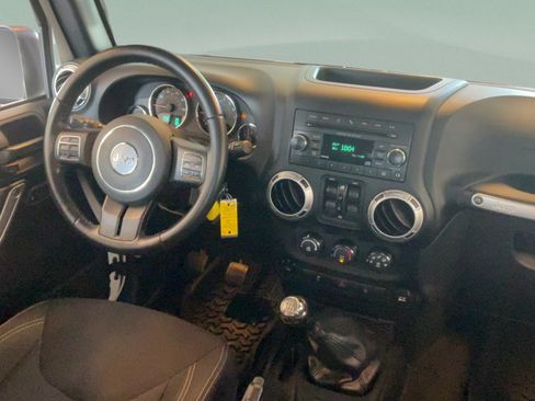 Used 2017 Jeep Wrangler Unlimited Rubicon w/ Connectivity Group AWD/4WD image 34