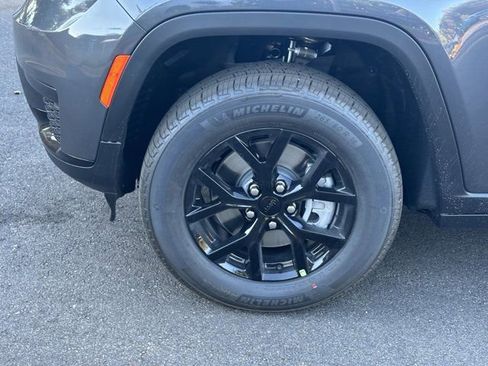 New 2025 Jeep Grand Cherokee L Altitude image 11