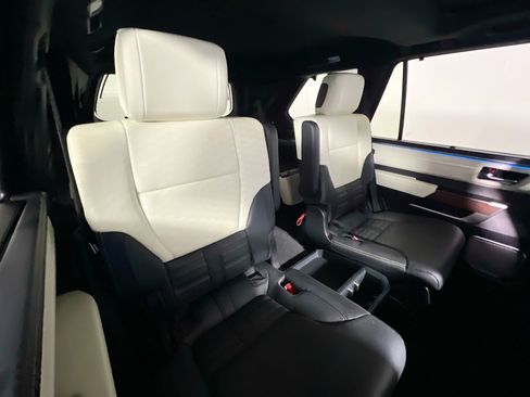 Used 2024 Toyota Sequoia Capstone AWD/4WD image 32