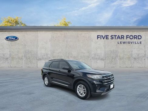 Used 2025 Ford Explorer Active w/ Active Comfort Package RWD image 2