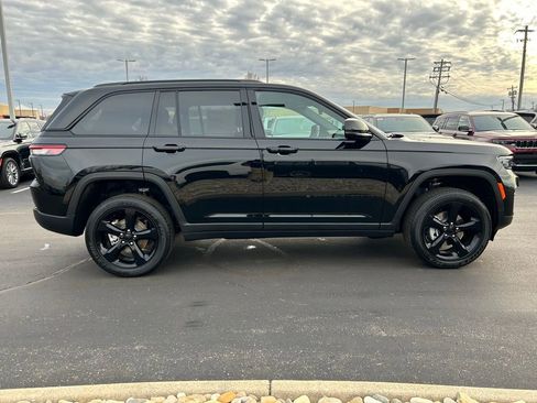 New 2025 Jeep Grand Cherokee 4WD image 7