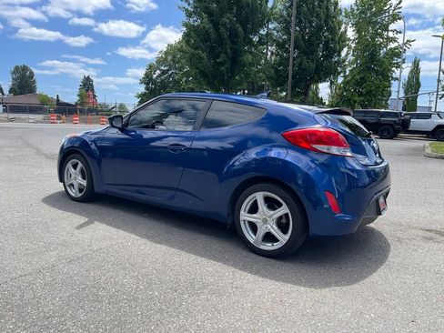 Used 2016 Hyundai Veloster FWD image 3