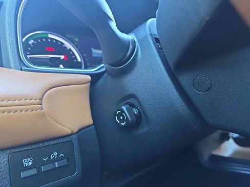 Used 2019 Toyota Avalon Limited image 22