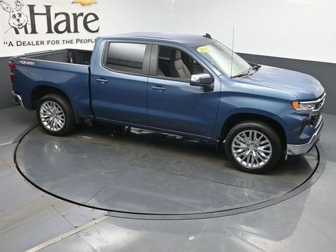 Used 2024 Chevrolet Silverado 1500 LT w/ Leather Package AWD/4WD image 37
