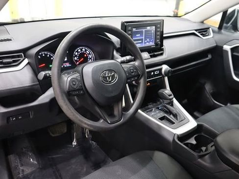Used 2021 Toyota RAV4 LE image 19