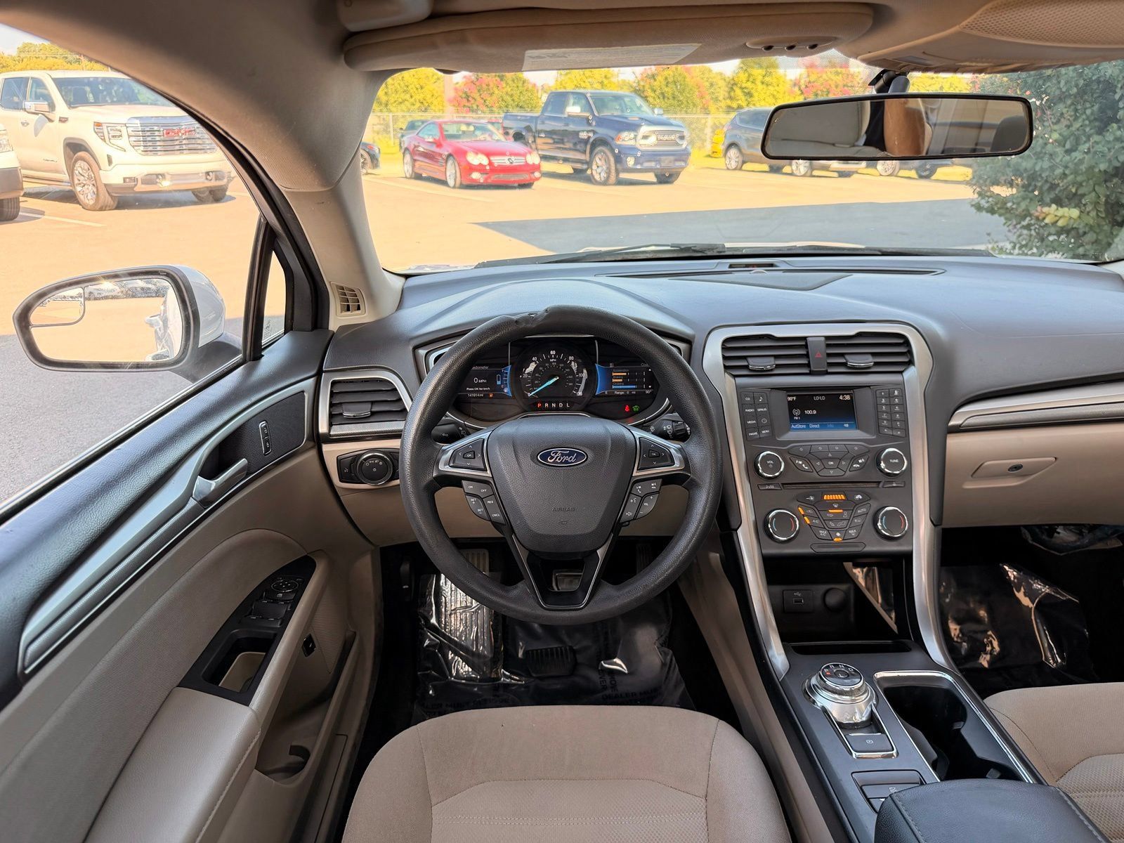 Used 2017 Ford Fusion SE FWD image 23