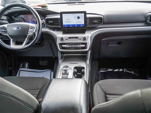 Used 2021 Ford Explorer XLT image 14