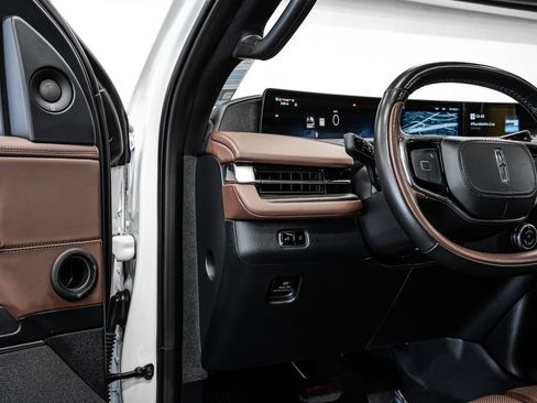 Used 2025 Lincoln Navigator Reserve AWD/4WD image 21