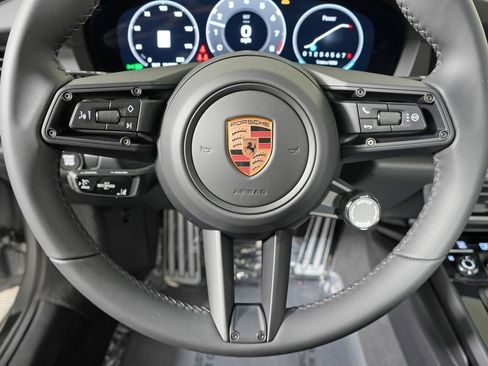 Certified 2025 Porsche 911 Carrera RWD image 29