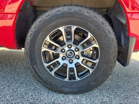 Used 2021 Nissan Titan SV w/ SV Convenience Package RWD image 9
