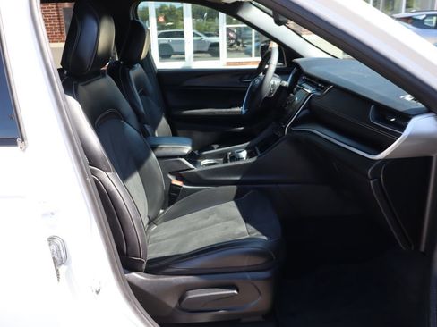 Used 2024 Jeep Grand Cherokee Altitude AWD/4WD image 41