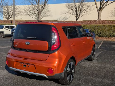 Used 2018 Kia Soul + image 9