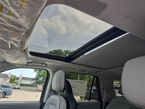 New 2026 Lincoln Navigator L Black Label AWD/4WD image 24