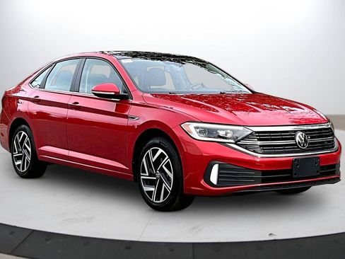 Used 2022 Volkswagen Jetta SEL image 2