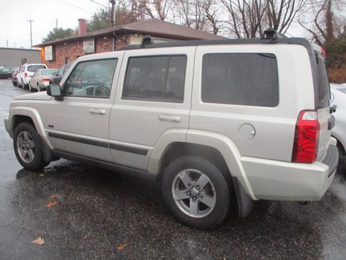 Used 2008 Jeep Commander Sport image 4