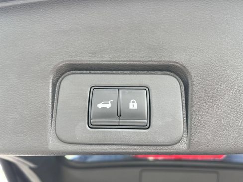 Used 2025 Nissan Rogue SV AWD/4WD image 24