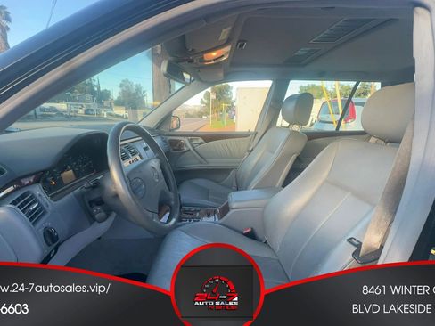 Used 2000 Mercedes-Benz E 320 Wagon image 8