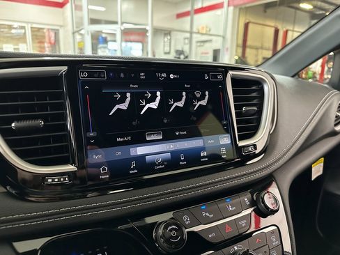 New 2026 Chrysler Pacifica Select image 23