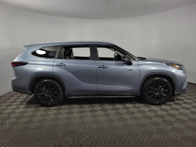 Used 2024 Toyota Highlander XLE FWD image 8
