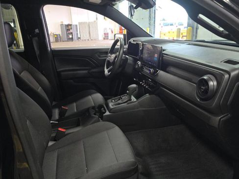 Used 2024 Chevrolet Colorado W/T image 10