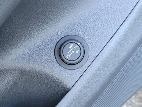 Used 2019 Buick Envision Essence FWD image 28